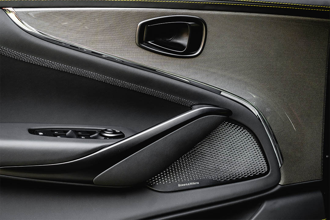 ASTON MARTIN_0008_AFL_5892-Edit dbx 30