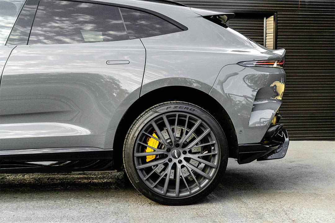 ASTON MARTIN_0021_AFL_5869-Edit dbx 19