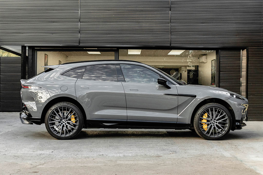 ASTON MARTIN_0026_AFL_5862-Edit dbx 14