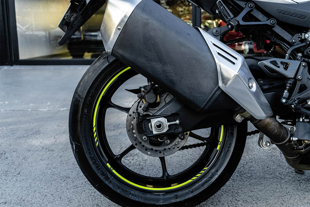 SUZUKI_0010_AFL_6901-Edit suzuki r1000 3
